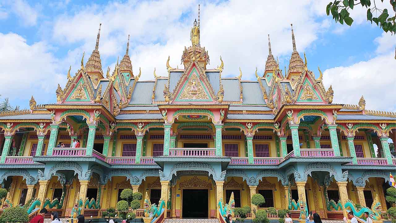 chánh điện chùa