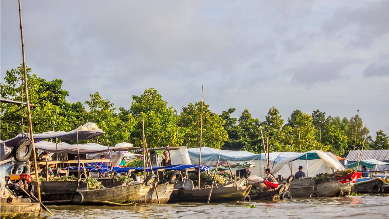 Chợ nổi Phong Điền