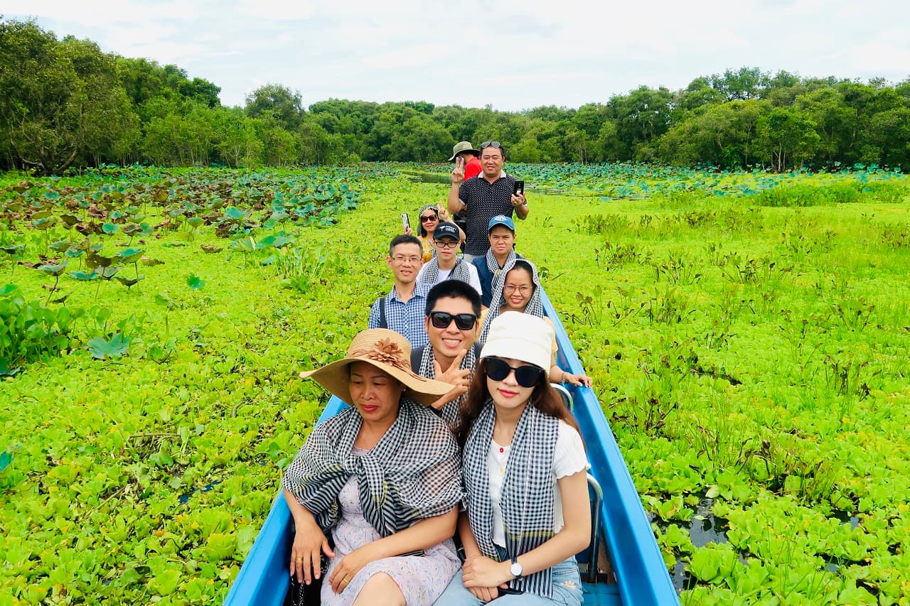 Du lịch rừng tràm Trà Sư - Trải nghiệm tắc ráng xuyên rừng với thảm bèo cực đẹp