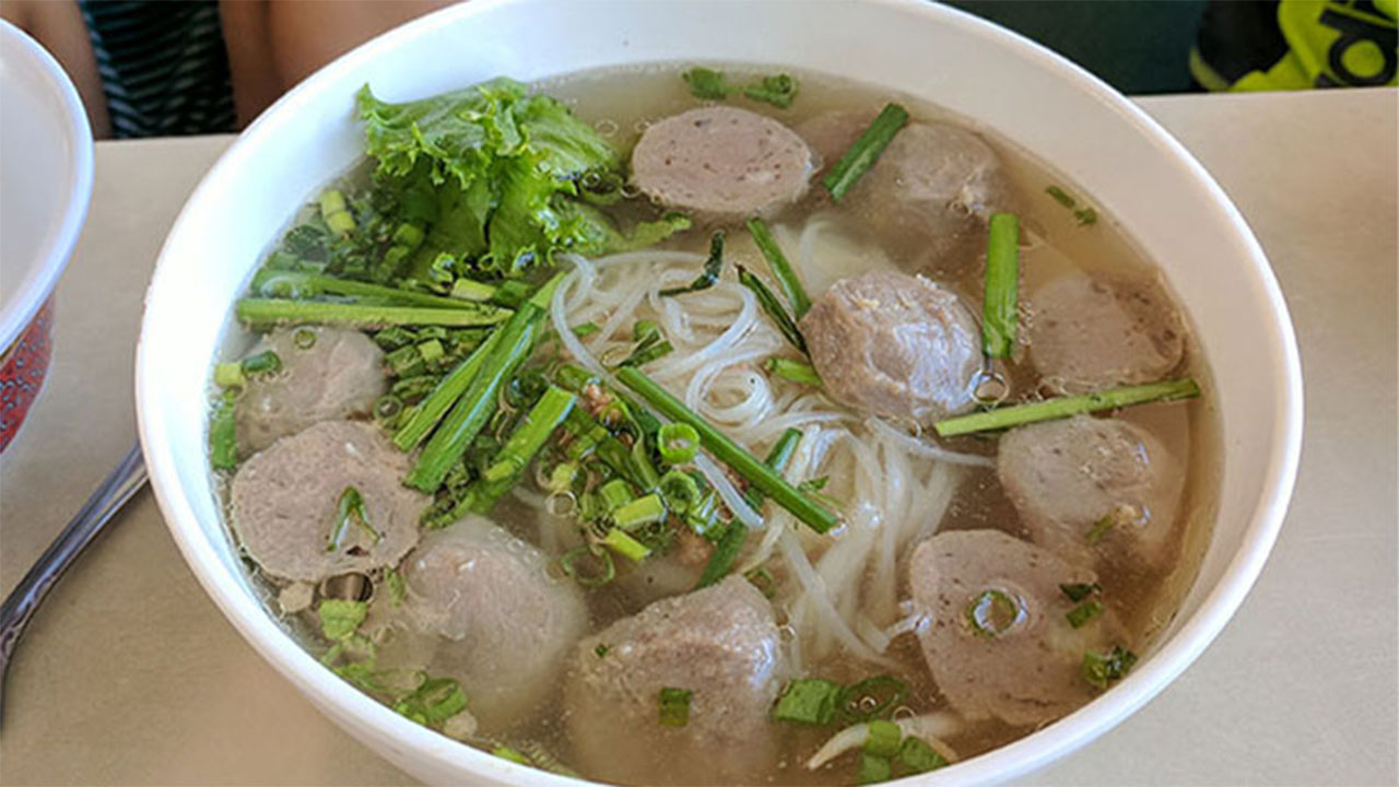 hủ tiếu bò viên