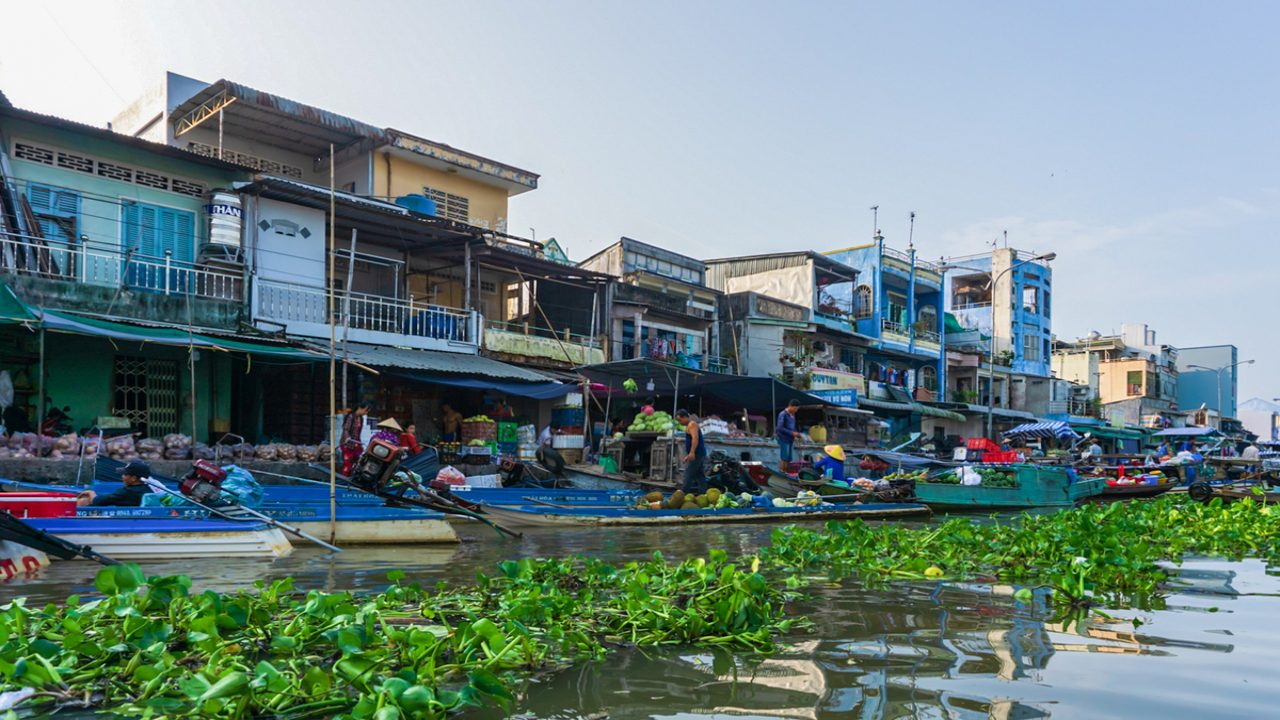 Khung cảnh chợ nổi Ngã Năm