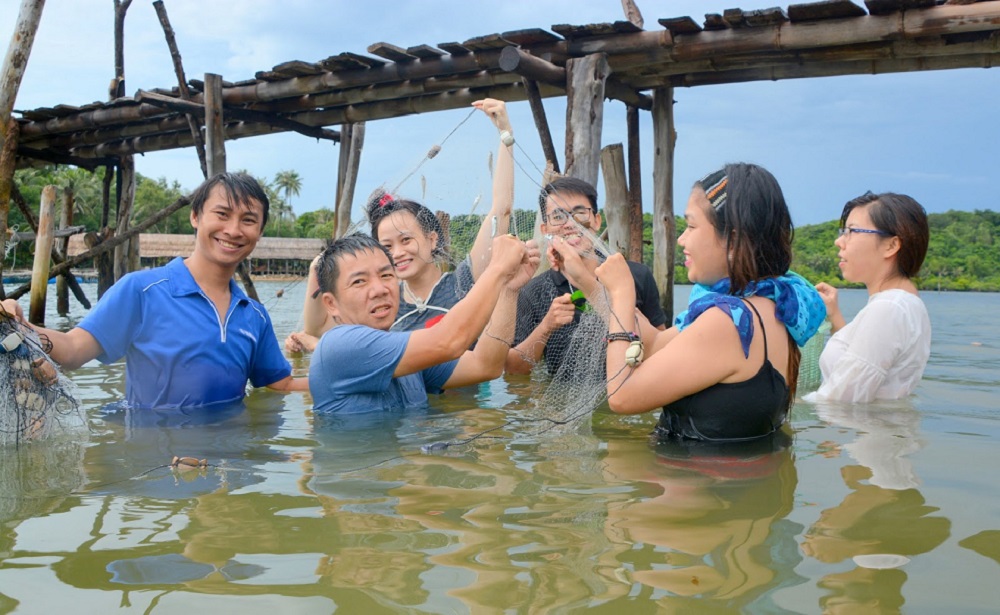 Thử làm ngư dân - khách du lịch thoải mái đánh bắt hải sản