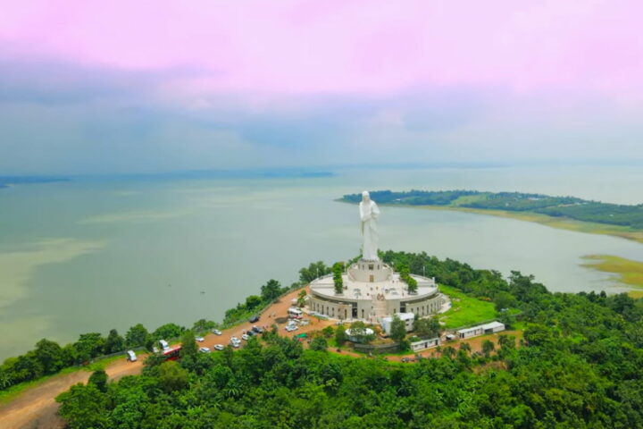 trung-tam-hanh-huong-duc-me-nui-cui